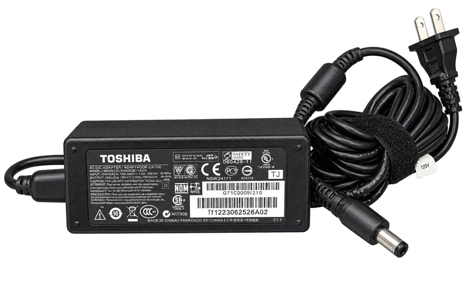Toshiba 65W Charger — connector detail